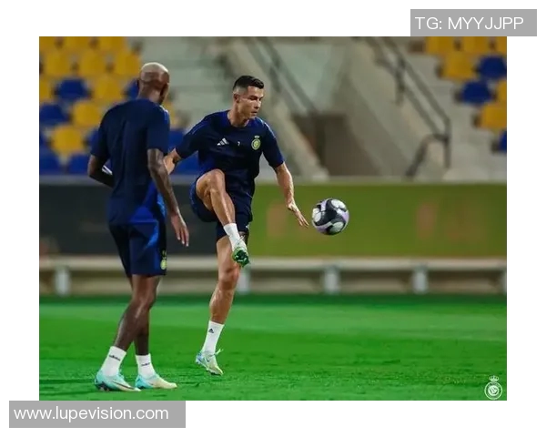 大腿粗的足球明星们如何用力量与技巧征服绿茵场