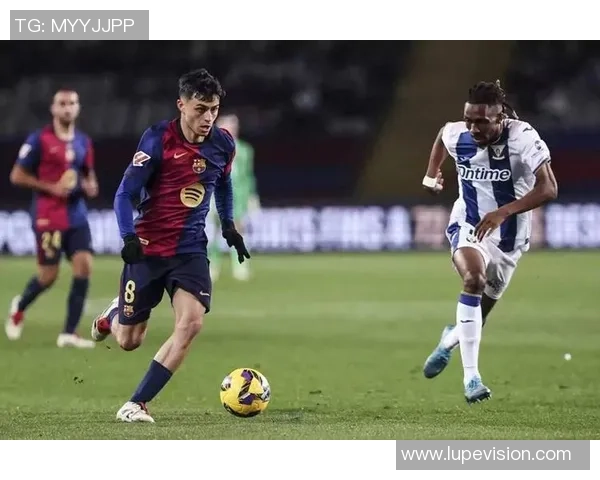 探索那些鲜为人知的足球明星背后的故事与成就 探索那些鲜为人知的足球明星背后的故事与成就