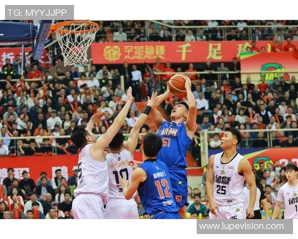 杭州排球队在城市联赛中以85分稳居榜首展现强劲实力