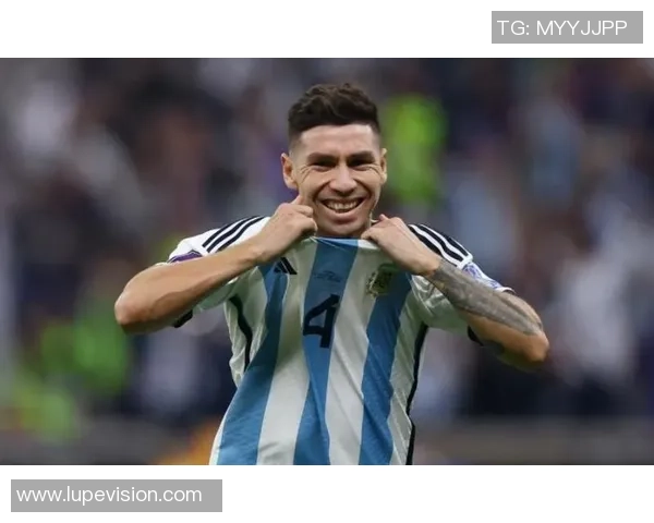 荷兰足球明星精彩过人技巧集锦视频展现足球魅力与风采