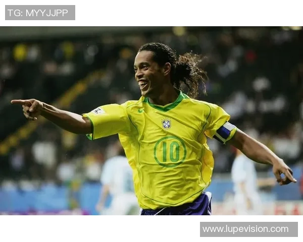 足球明星背后的辛勤付出与艰辛历程揭秘 足球明星背后的辛勤付出与艰辛历程揭秘