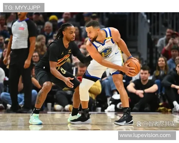 重庆篮球队实力之争引发热议球迷观点各异看法不一 重庆篮球队实力之争引发热议球迷观点各异看法不一